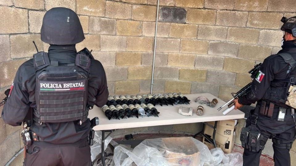 El inmueble fue localizado durante los patrullajes que llevan a cabo la policía de Jalisco, Sedena y Guardia Nacional; entre los artefactos se hallaron 40 granadas con adaptación para dron