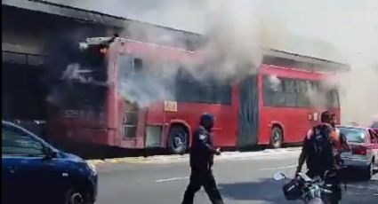 VIDEO | Se incendia unidad del Metrobús en UPIICSA