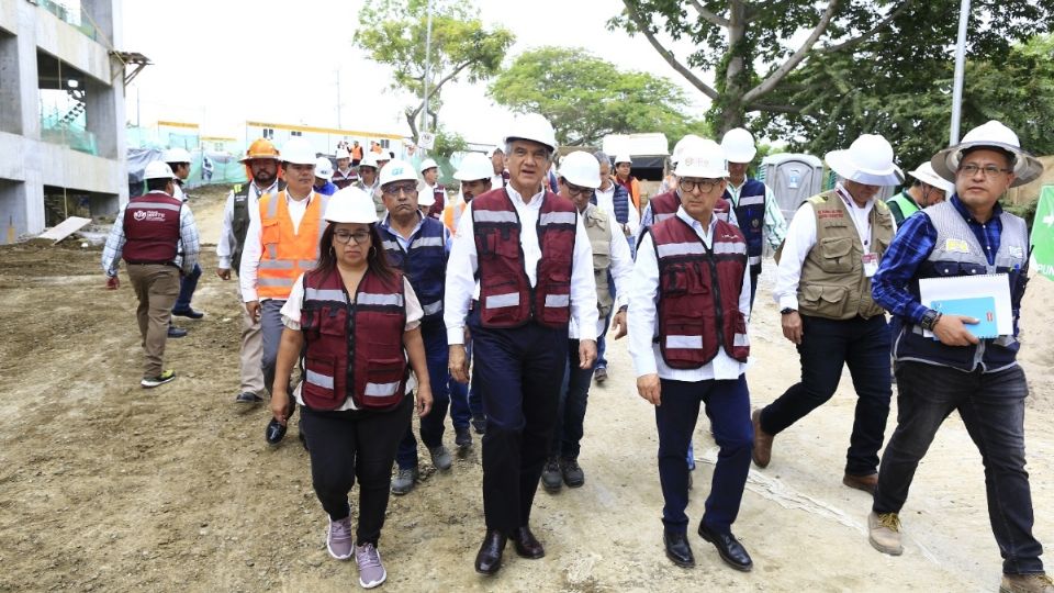 Junto al director general del ISSSTE, Pedro Zenteno, el gobernador recorrió obra del nuevo hospital que lleva avance del 43 por ciento y los nosocomios del IMSS- Bienestar en Tampico y Madero