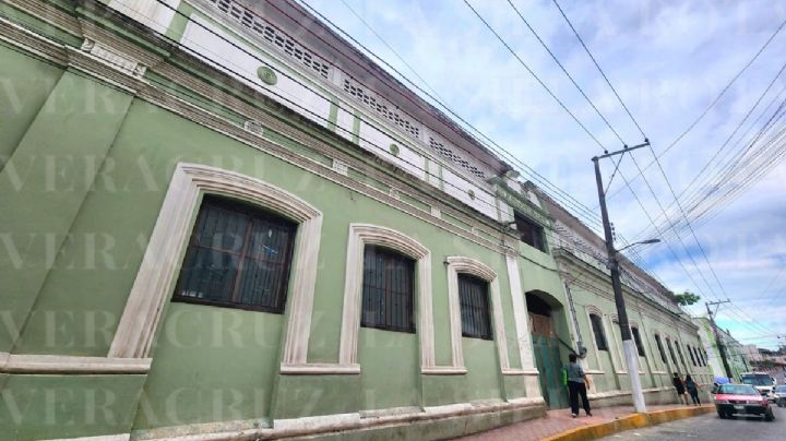 Primaria de Papantla afectada por Huracán Grace, recibe escrituras
