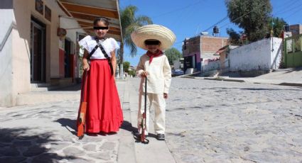 Niños de las comunidades de Santa Ana del Conde recuerdan la Revolución Mexicana