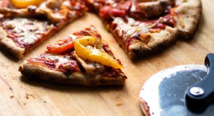 ¿Cómo puedes hacer una pizza casera y sin horno?