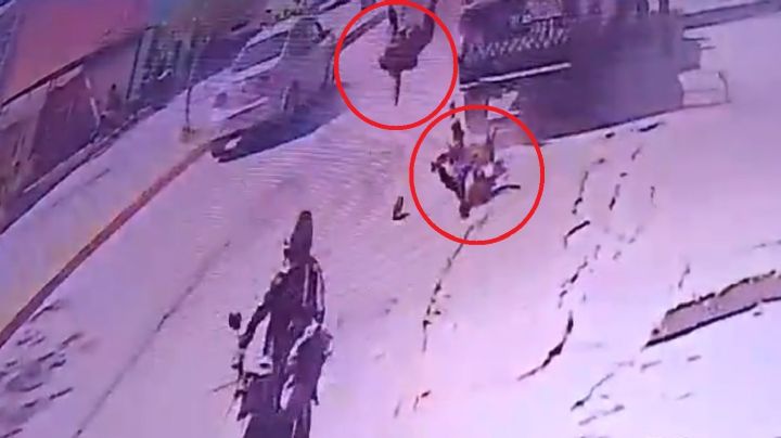 VIDEO | Policías salen disparados de patrulla; iban en persecución