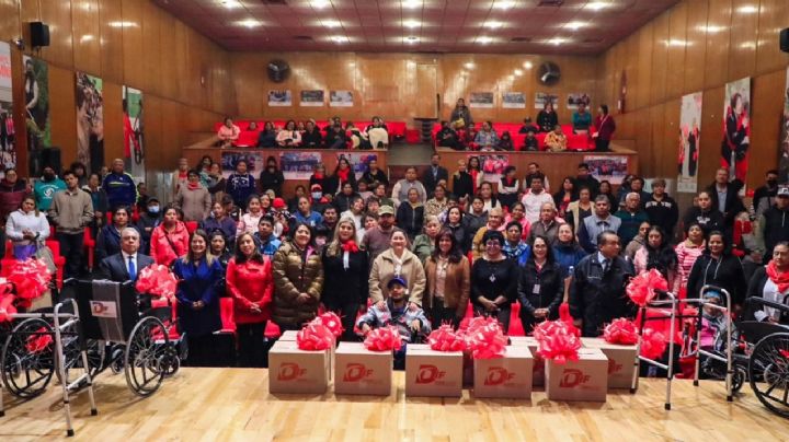 DIF Tlalnepantla entrega más de 67,000 apoyos funcionales durante el 2023