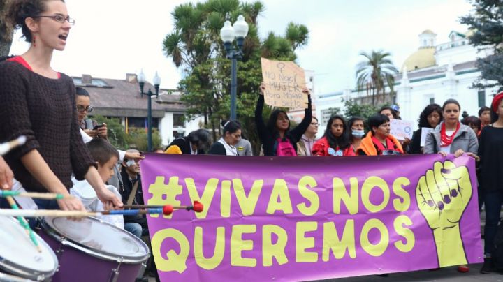 Azota ola de feminicidios a Ecuador: Mueren 25 mujeres por este delito cada mes