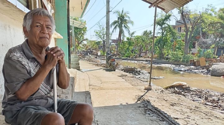 “Estoy enfermo, no puedo caminar”, hombre no ha recibido apoyos a un mes de Otis