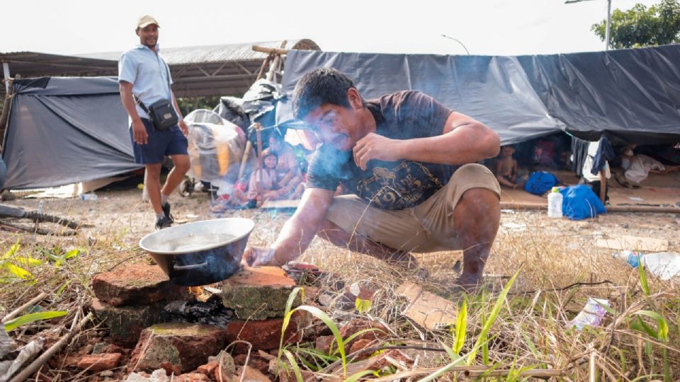 Migrantes agradecen alimentos que les dan en Tapachula, Chiapas; “Es una bendición de Dios”, dicen