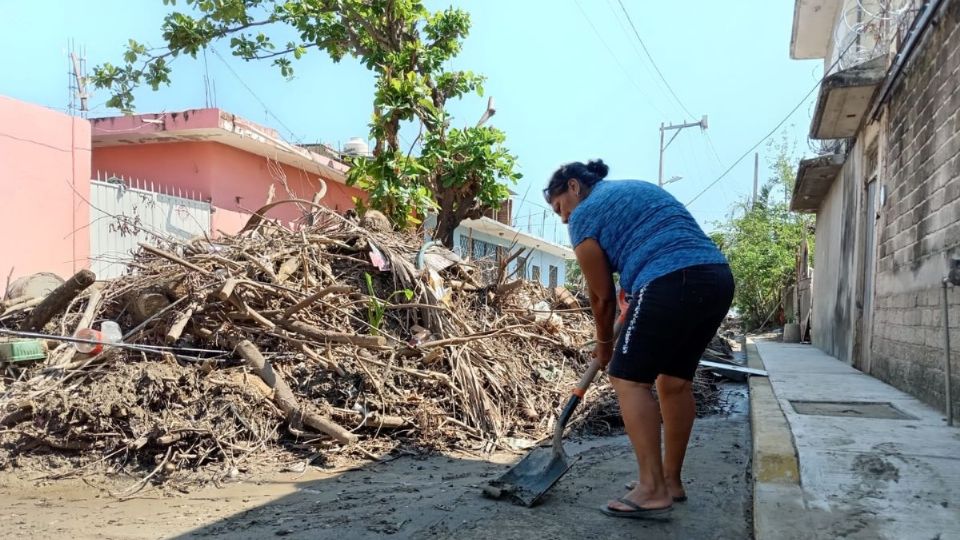 Los vecinos 'del otro Acapulco' se dicen preocupados por las enfermedades que la situación puede generar