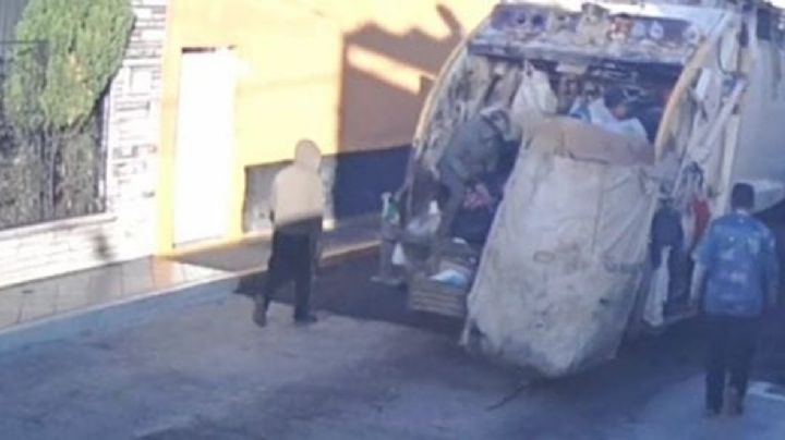 Trabajador de limpia apedrea y patea a lomito en Naucalpan | VIDEO