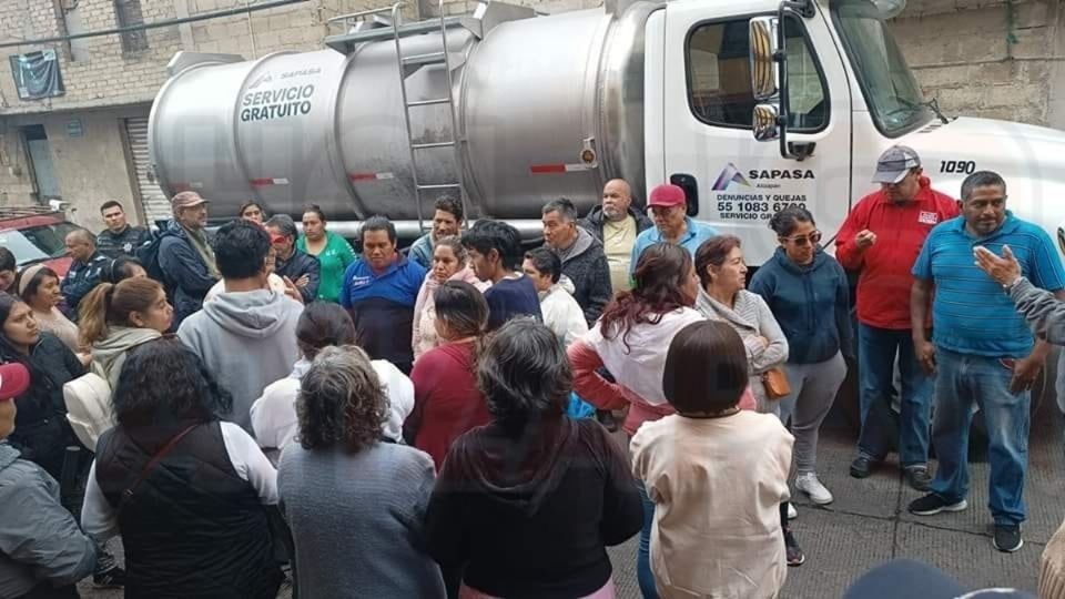 Desabasto de agua desquicia a mexiquenses; encañonan y secuestran a piperos