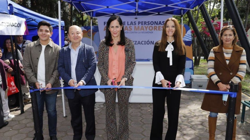 La alcaldesa Lía Limón encabezó la Feria de las Personas Adultas Mayores “En armonía contra la neumonía”, que tuvo lugar en el Deportivo Plateros