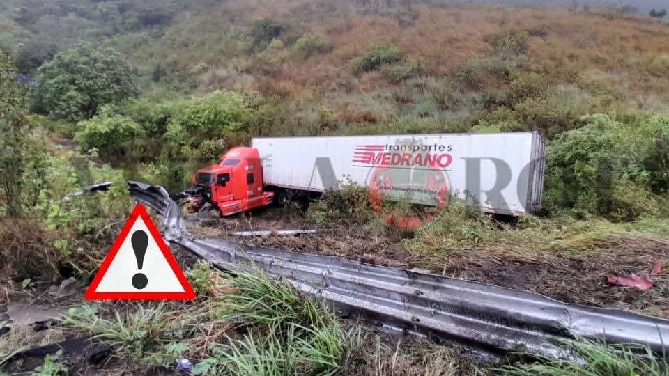 El vehículo pesado cayó a un barranco luego de perder el control