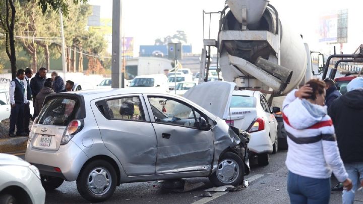 Chocan 4 vehículos y una revolvedora en Paseo Tollocan, Toluca; hay un fallecido