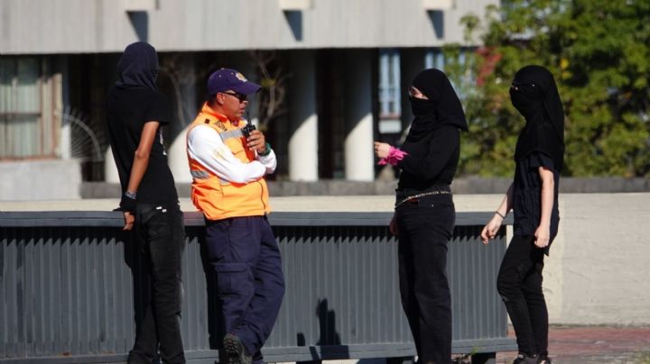 ¿Por qué marchan alumnos de Prepa 5 de la UNAM hacía rectoría?