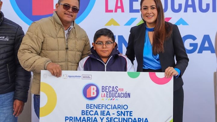 Tere Jiménez arranca entrega de más de 12,000 becas en los 11 municipios de Aguascalientes