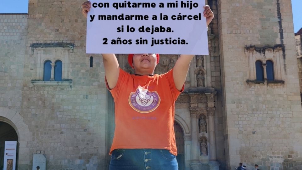 “He podido probar que es un hombre violento, pero las autoridades con el pretexto del bien superior del menor dicen que tiene que convivir con su papá a fuerza, sea como sea este”, denuncia Lydia