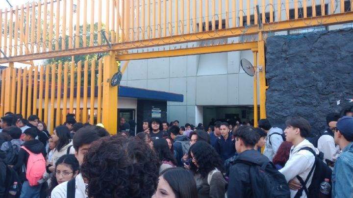 Prepa 8 UNAM: Encapuchados toman y cierran el plantel, esto exigen