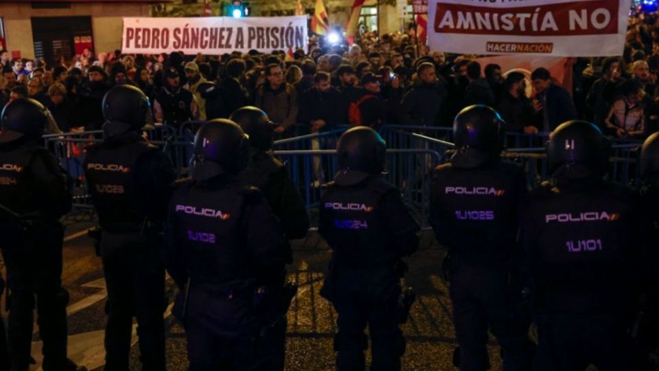 Manifestantes bloquearon tráfico en Madrid contra la amnistía a los políticos catalanes