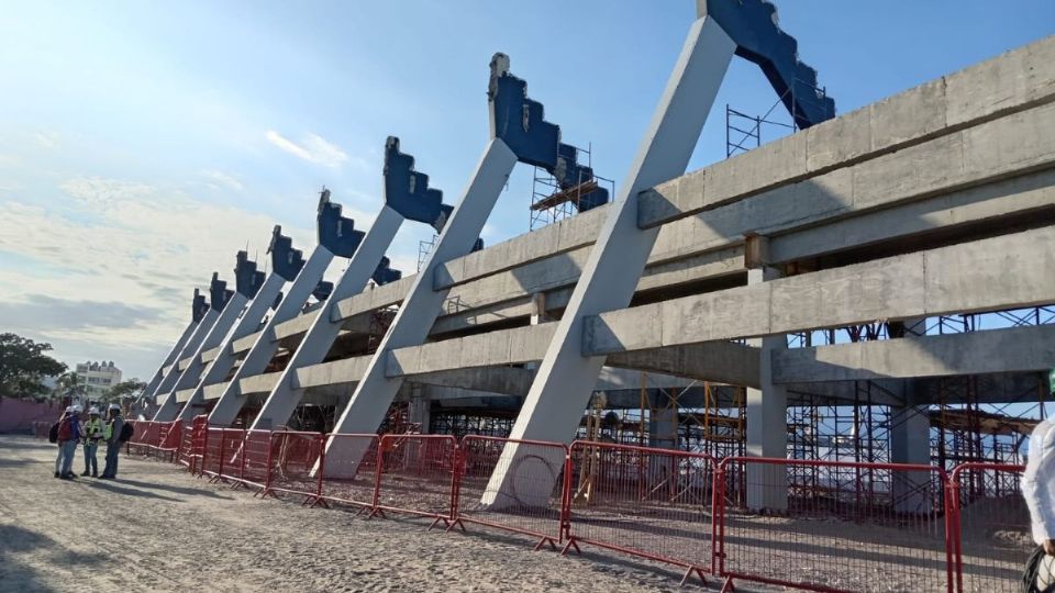 En dos ocasiones se modificó la fecha de entrega de la obra.