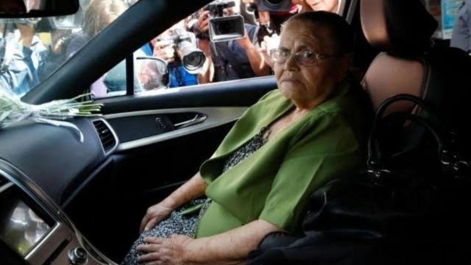 Una de las últimas apariciones de Doña Consuelo Loera fue en marzo de 2020, cuando fue captada en un video saludando al presidente Andrés Manuel López Obrador, durante una de sus visitas a Badiraguato