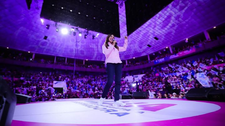 Mujeres del PAN arropan a Libia Dennise en el Domo de la Feria