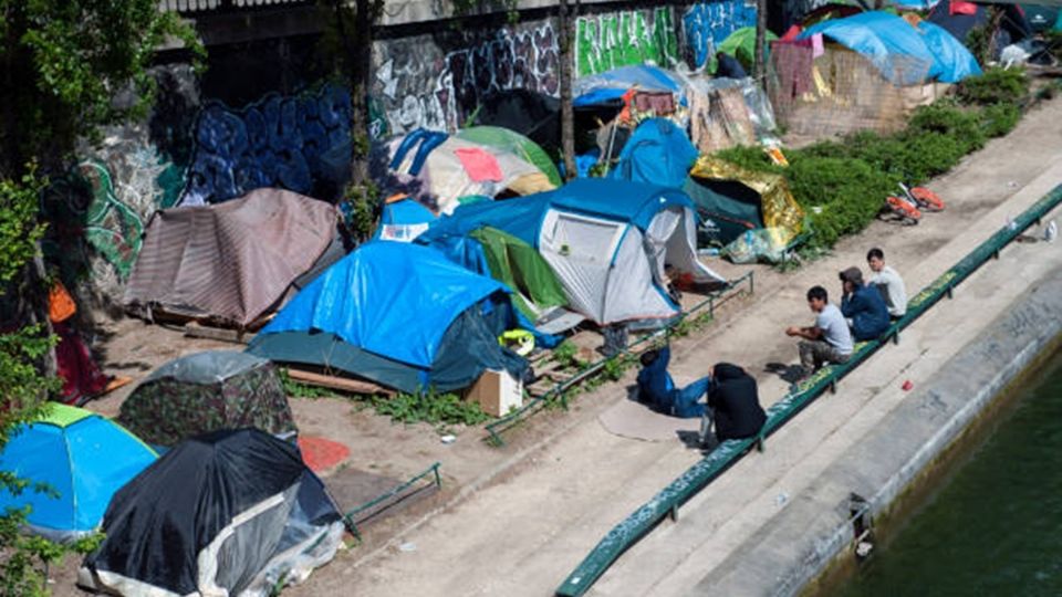 Francia endurece sus leyes contra la inmigración