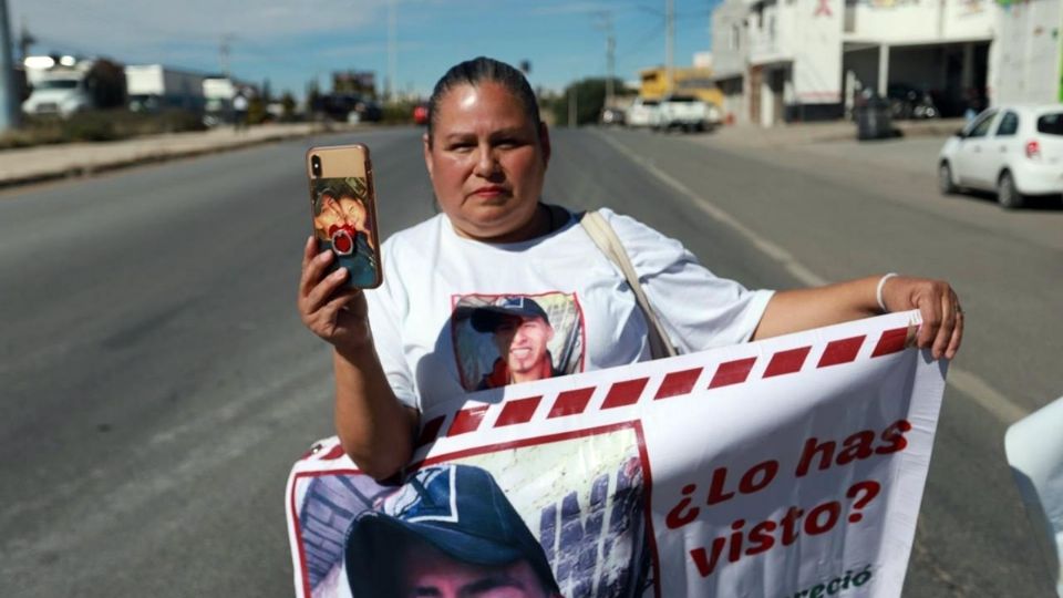 Colectivos y familiares de personas desaparecidas muestran descontento contra el informe del gobierno federal.