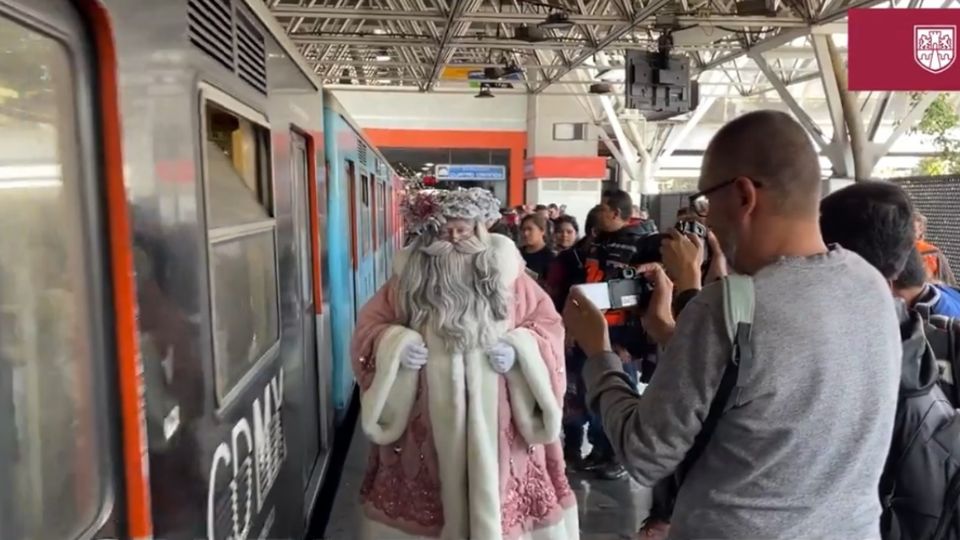 Santa en el Metro CDMX