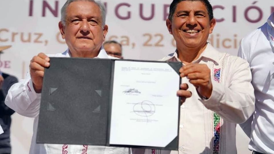 Andrés Manuel López Obrador, presidente de México y Salomón Jara, gobernador de Oaxaca.