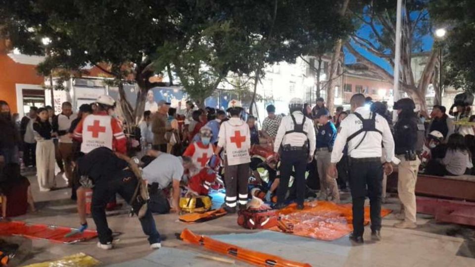 Confirman 13 lesionados por caída de gradas en el centro de Oaxaca