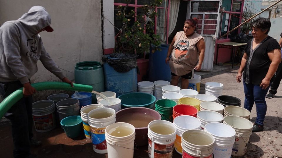 Piperos 'huachicolean' agua y la revenden en Ecatepec