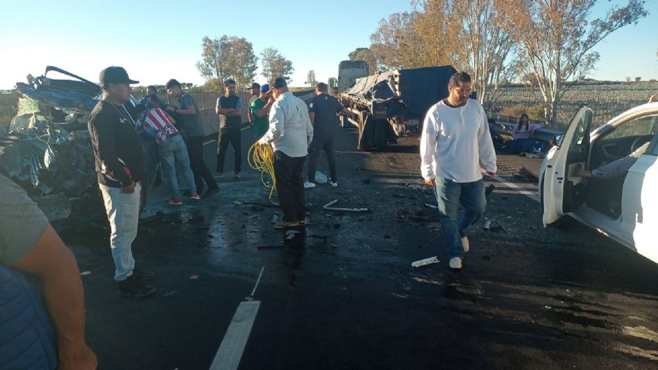 Un trailero murió como consecuencia del fuerte choque.