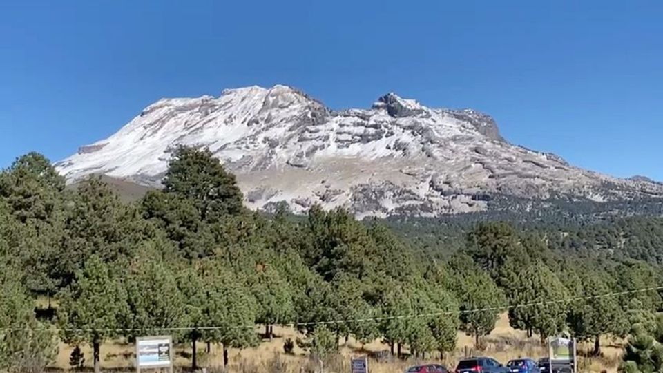 Nieve en Iztaccíhuatl atrae a turistas pese a restricciones