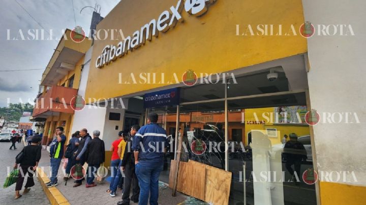 Hombres desconocidos vandalizan sucursal bancaria de Papantla; intentaban asaltarla