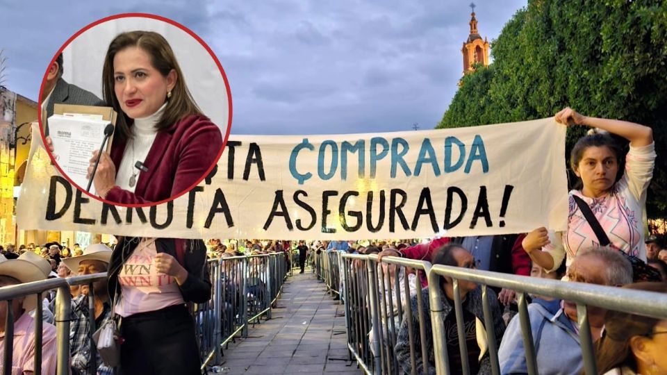 La precandidata oficial Alma Alcaraz (círculo) enfrenta críticas por parte de simpatizantes de Antares Vázquez. La manta dice: 'Encuesta comprada derrota asegurada'.