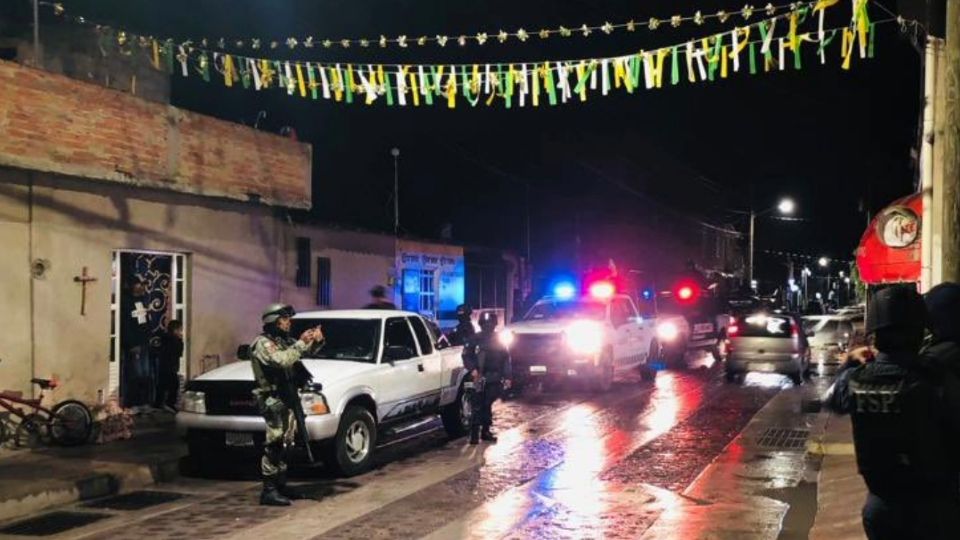 Los agentes federales y estatales sitiarion la comunidad de Santa Rosa de Lima.