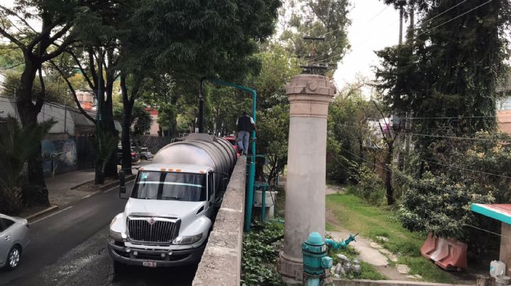 Sufrimos bastante porque debemos pedir pipas de agua: vecina de Tlalpan