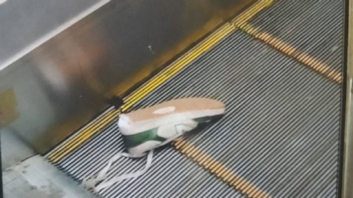 Metro CDMX: usuaria se amarra mal las agujetas de los tenis y descompone escalera eléctrica