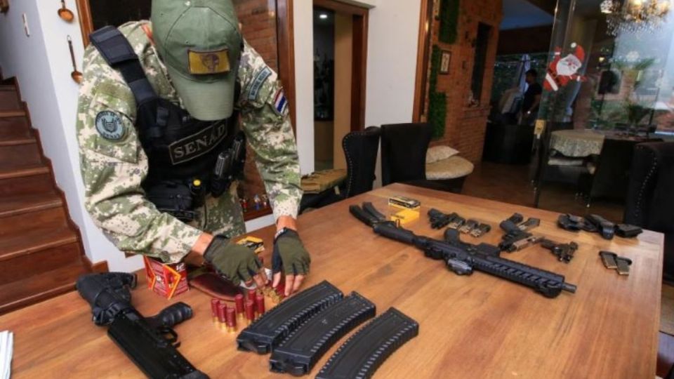 Desmantelan una red de tráfico de armas que involucra a bandas criminales de Brasil