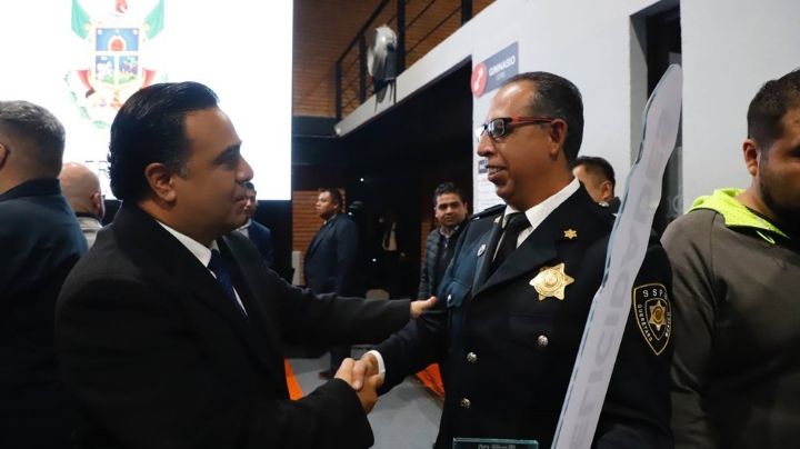 Acude Luis Nava a ceremonia del Premio al Policía del Año 2023