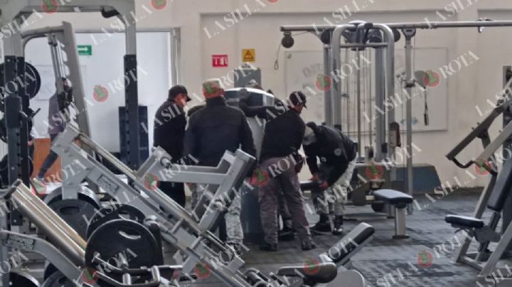 Pelean en Guardia Nacional... por pesas, mancuernillas, bicis y bancos de gym