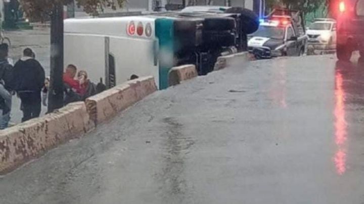 VIDEO | Se vuelca camión urbano en San Juan Bosco; hay 25 lesionados