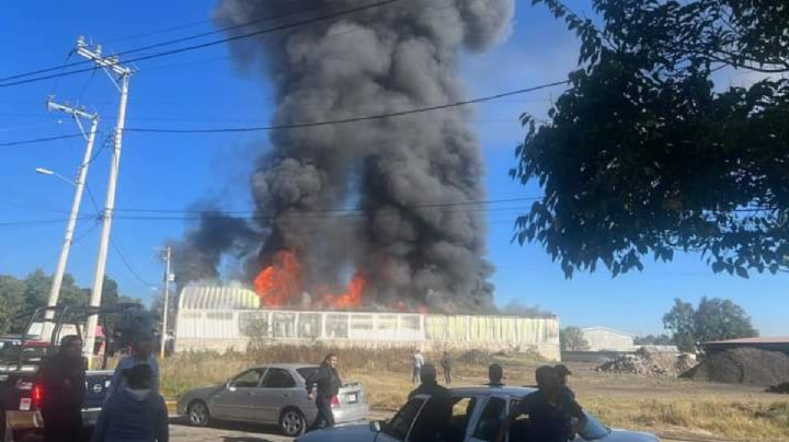Se incendia fábrica de veladoras en Tepotzotlán
