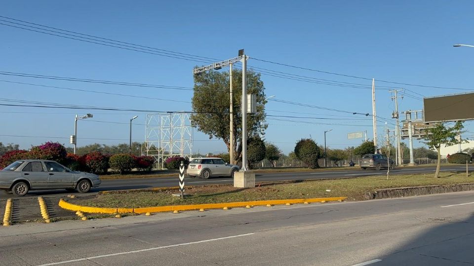 En León aún se carece de señalética, la cual debe indicar como en otras urbes que, se está entrando en una zona de fotomultas y también debe mencionarse cual es la velocidad máxima.