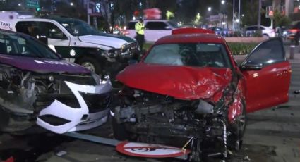 Doble accidente en avenida Chapultepec, un taxi y una patrulla involucrados