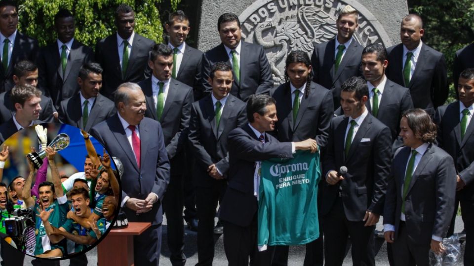 Carlos Slim festejando el campeonato con el León. Aquí los recibe el entonces presidente Enrique Peña Nieto.