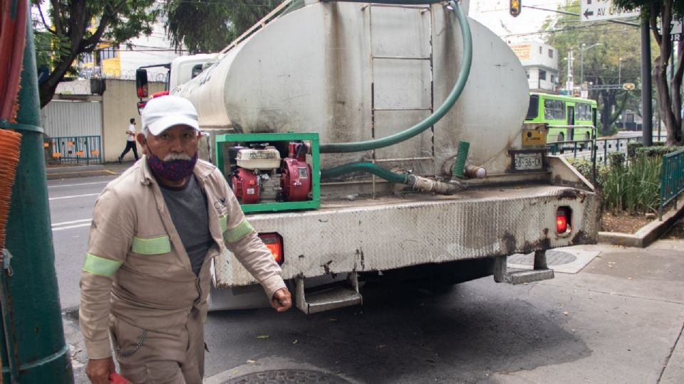 Aquí te contamos cómo puedes pedir una pipa de agua en la CDMX.