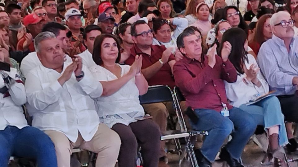 Ricardo Sheffield Padilla y Antares Vázquez, con sana distancia.
