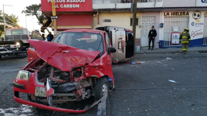 Atos choca contra X-Trail y la vuelca