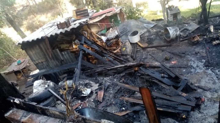 Incendio consume humilde vivienda en Isidro Fabela, familia pierde su patrimonio